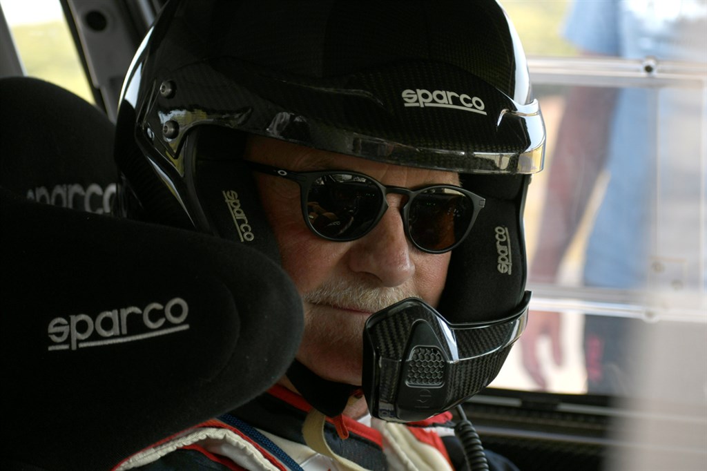 John Frederiksen fik støvet af, da Team Hyllinge Racing testede den heftige BMW Compact før starten på årets første DM-rally den 5. september.